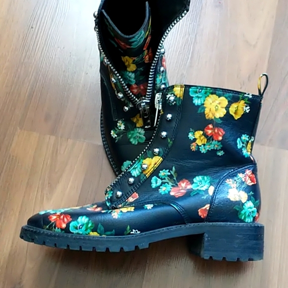 Nine West boots - Picture 3 of 4